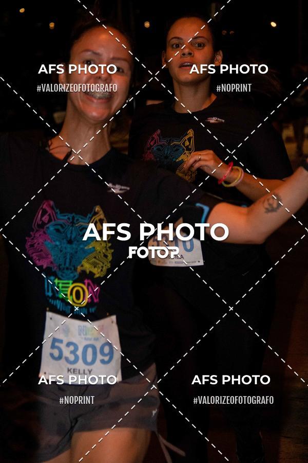 Achetez vos photos de l'vnementNeon Night Run 2019 - Belo Horizonte sur Fotop