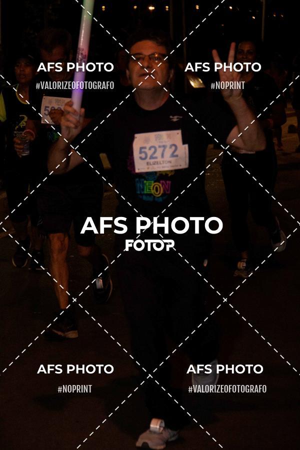 Achetez vos photos de l'vnementNeon Night Run 2019 - Belo Horizonte sur Fotop