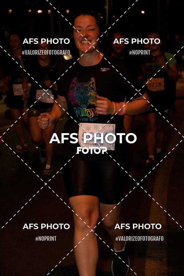 Achetez vos photos de l'vnementNeon Night Run 2019 - Belo Horizonte sur Fotop
