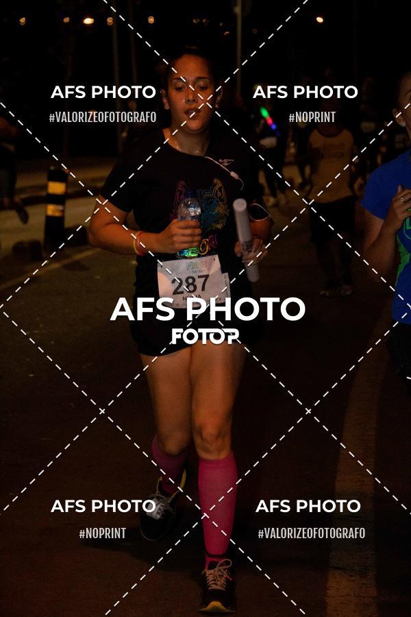 Achetez vos photos de l'vnementNeon Night Run 2019 - Belo Horizonte sur Fotop