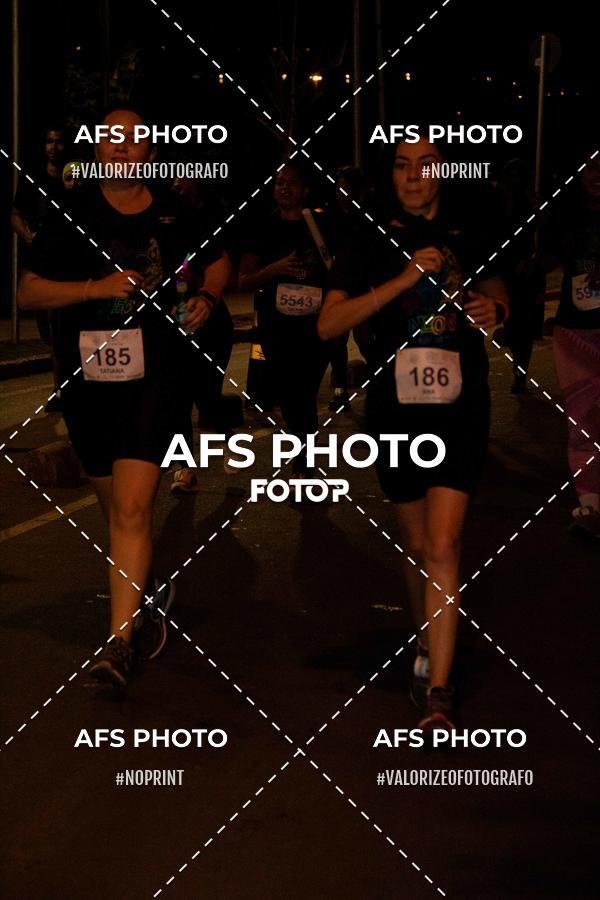 Achetez vos photos de l'vnementNeon Night Run 2019 - Belo Horizonte sur Fotop