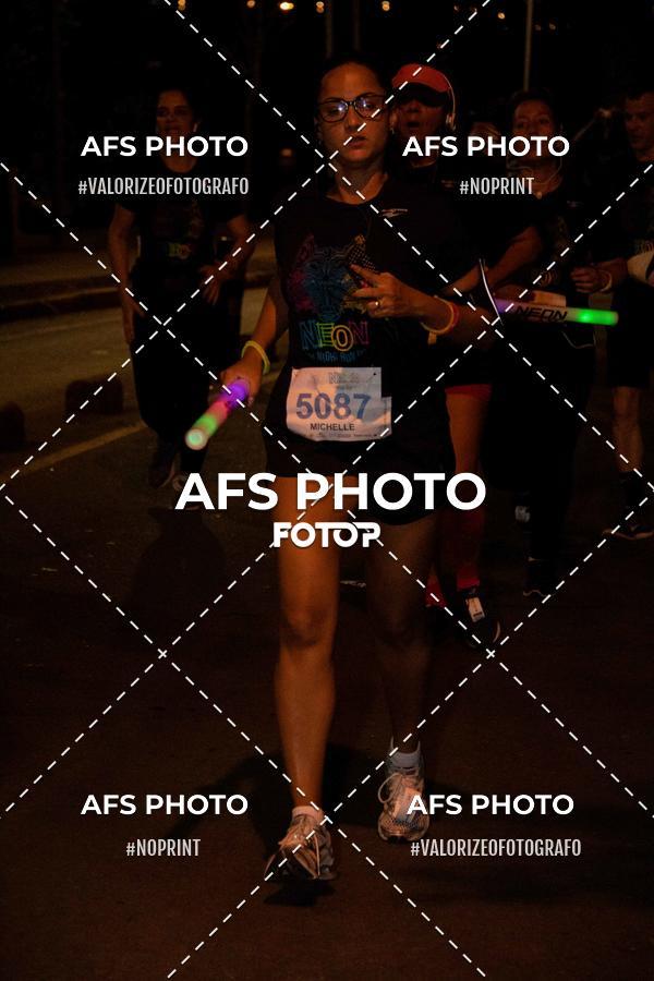 Achetez vos photos de l'vnementNeon Night Run 2019 - Belo Horizonte sur Fotop