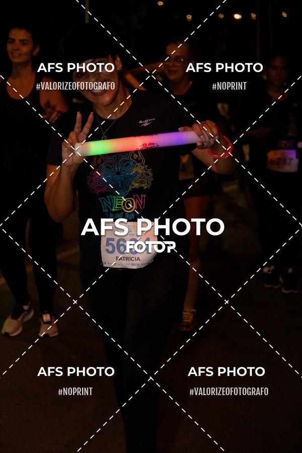 Achetez vos photos de l'vnementNeon Night Run 2019 - Belo Horizonte sur Fotop