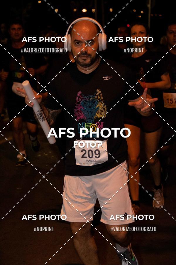Achetez vos photos de l'vnementNeon Night Run 2019 - Belo Horizonte sur Fotop