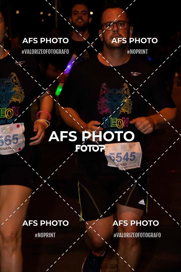 Achetez vos photos de l'vnementNeon Night Run 2019 - Belo Horizonte sur Fotop