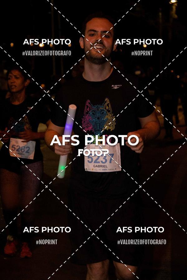 Achetez vos photos de l'vnementNeon Night Run 2019 - Belo Horizonte sur Fotop