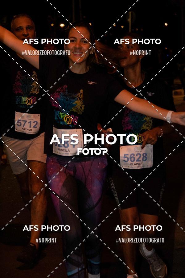 Achetez vos photos de l'vnementNeon Night Run 2019 - Belo Horizonte sur Fotop