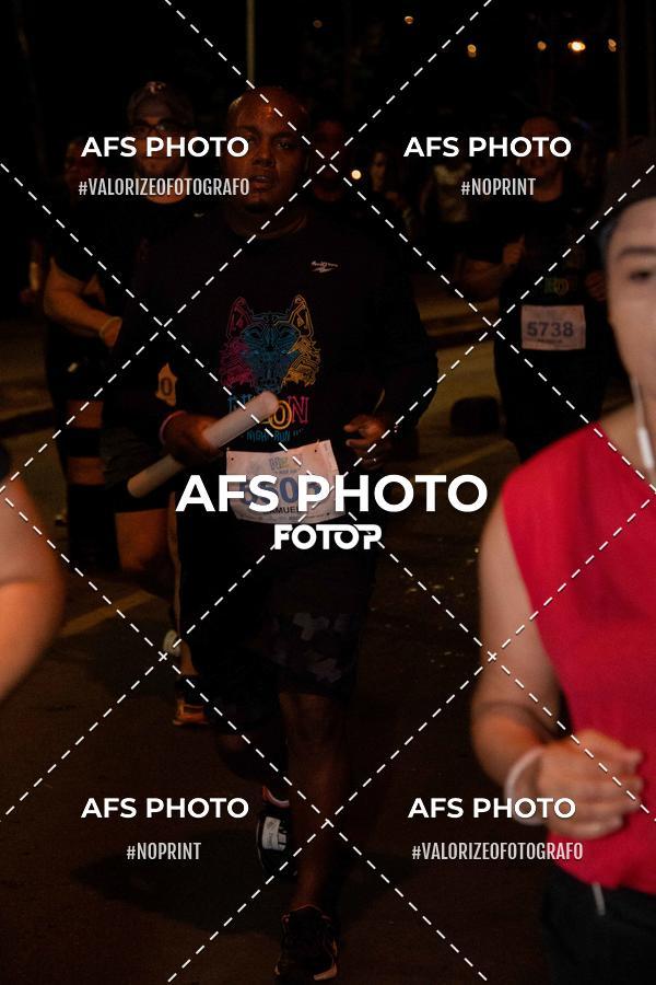 Achetez vos photos de l'vnementNeon Night Run 2019 - Belo Horizonte sur Fotop
