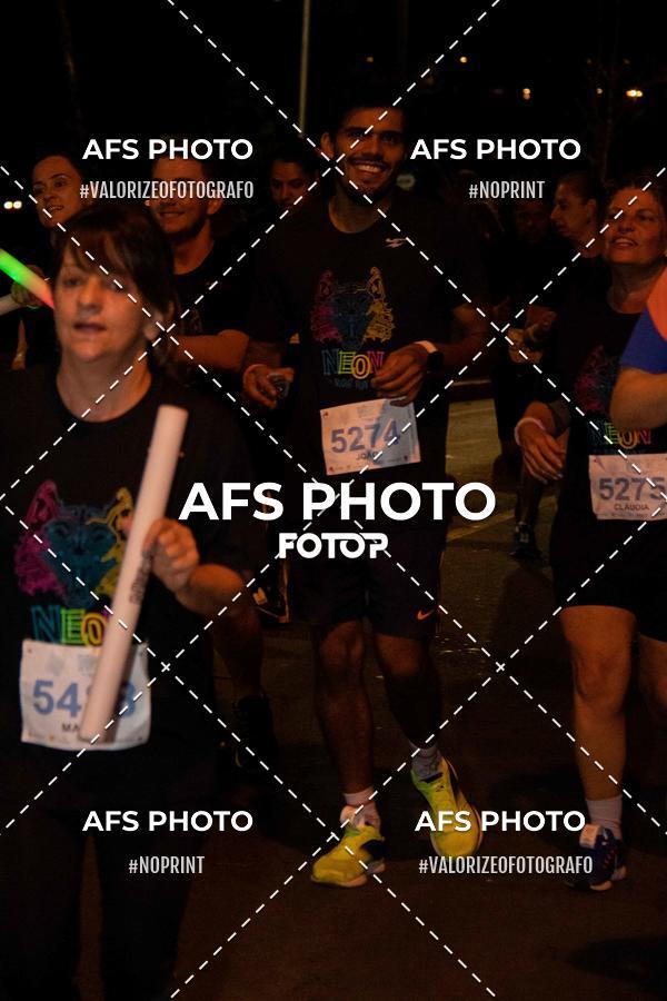 Achetez vos photos de l'vnementNeon Night Run 2019 - Belo Horizonte sur Fotop