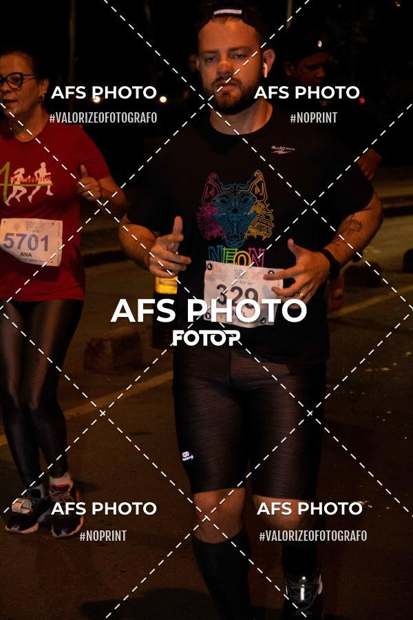 Achetez vos photos de l'vnementNeon Night Run 2019 - Belo Horizonte sur Fotop