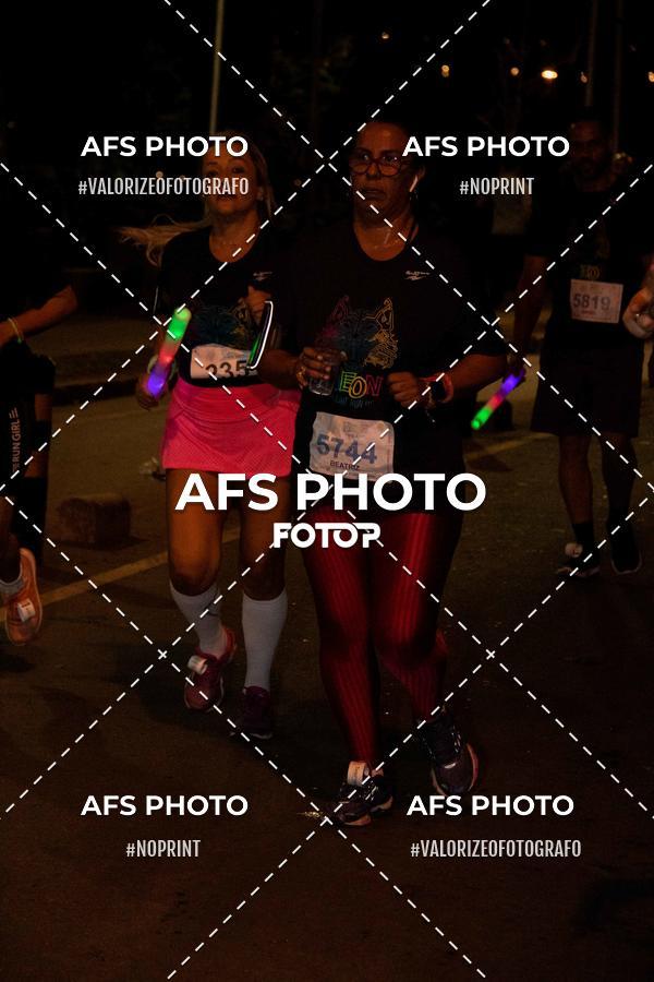 Achetez vos photos de l'vnementNeon Night Run 2019 - Belo Horizonte sur Fotop