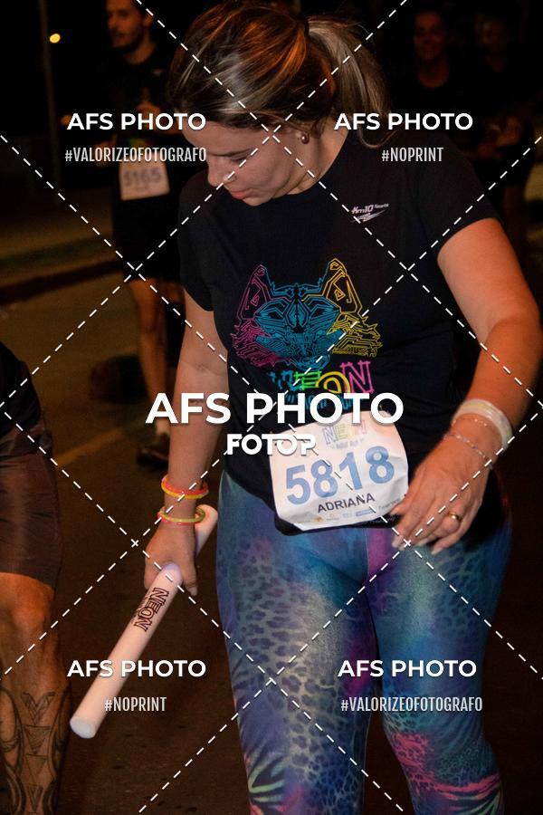 Achetez vos photos de l'vnementNeon Night Run 2019 - Belo Horizonte sur Fotop