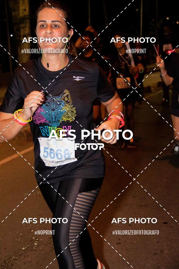 Achetez vos photos de l'vnementNeon Night Run 2019 - Belo Horizonte sur Fotop
