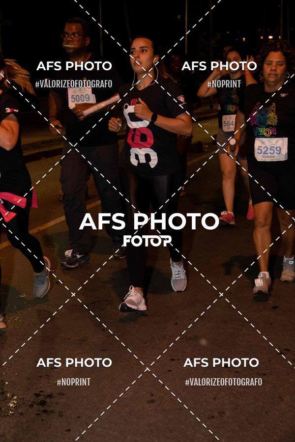 Achetez vos photos de l'vnementNeon Night Run 2019 - Belo Horizonte sur Fotop
