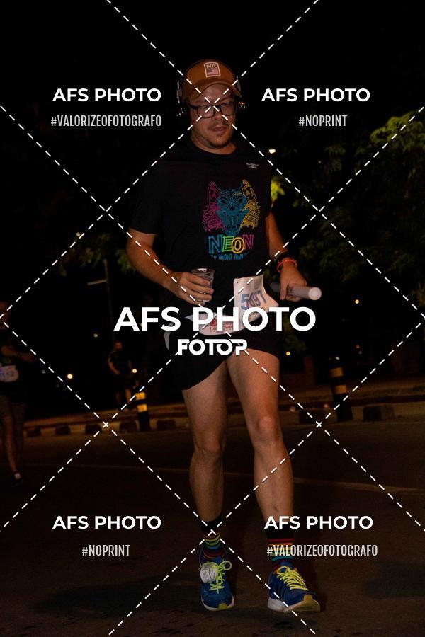 Buy your photos of the eventNeon Night Run 2019 - Belo Horizonte on Fotop