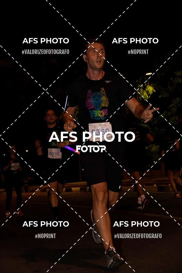Buy your photos of the eventNeon Night Run 2019 - Belo Horizonte on Fotop