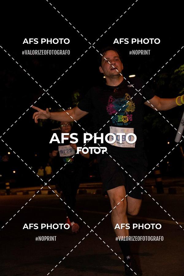 Buy your photos of the eventNeon Night Run 2019 - Belo Horizonte on Fotop