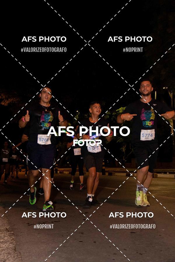 Buy your photos of the eventNeon Night Run 2019 - Belo Horizonte on Fotop