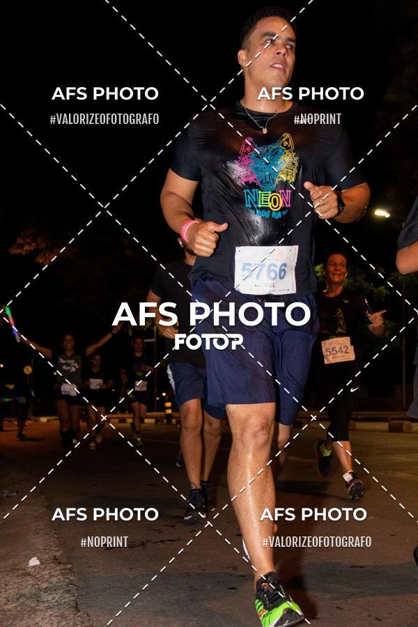 Buy your photos of the eventNeon Night Run 2019 - Belo Horizonte on Fotop