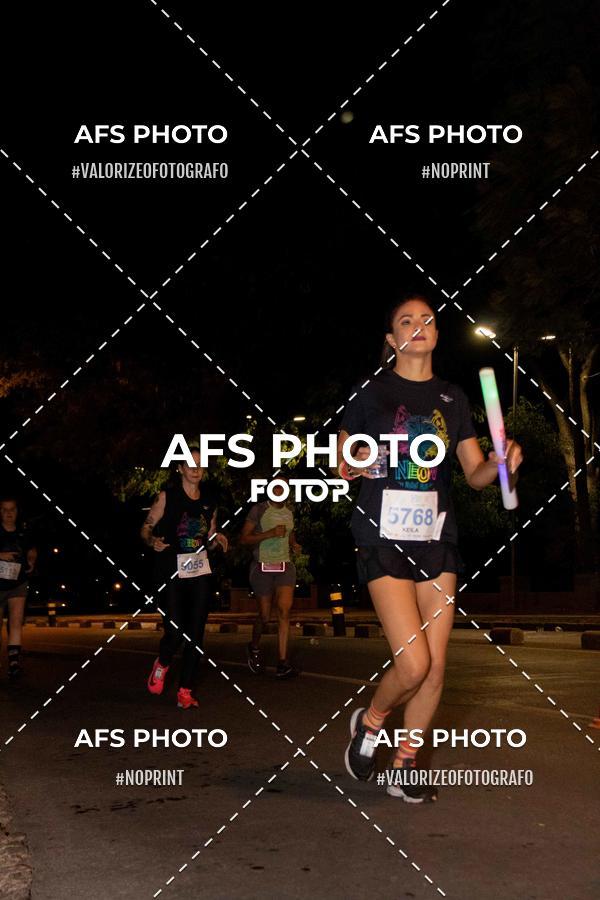 Buy your photos of the eventNeon Night Run 2019 - Belo Horizonte on Fotop