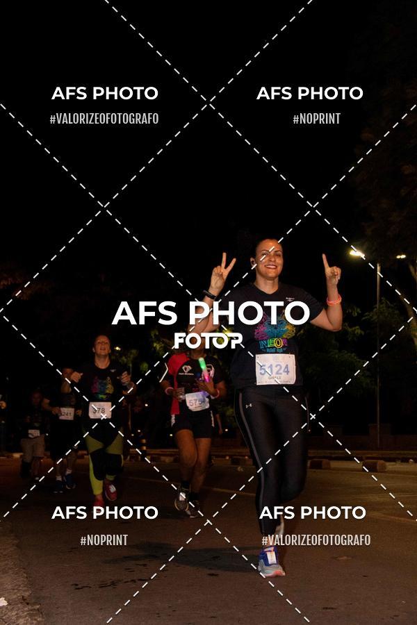 Buy your photos of the eventNeon Night Run 2019 - Belo Horizonte on Fotop