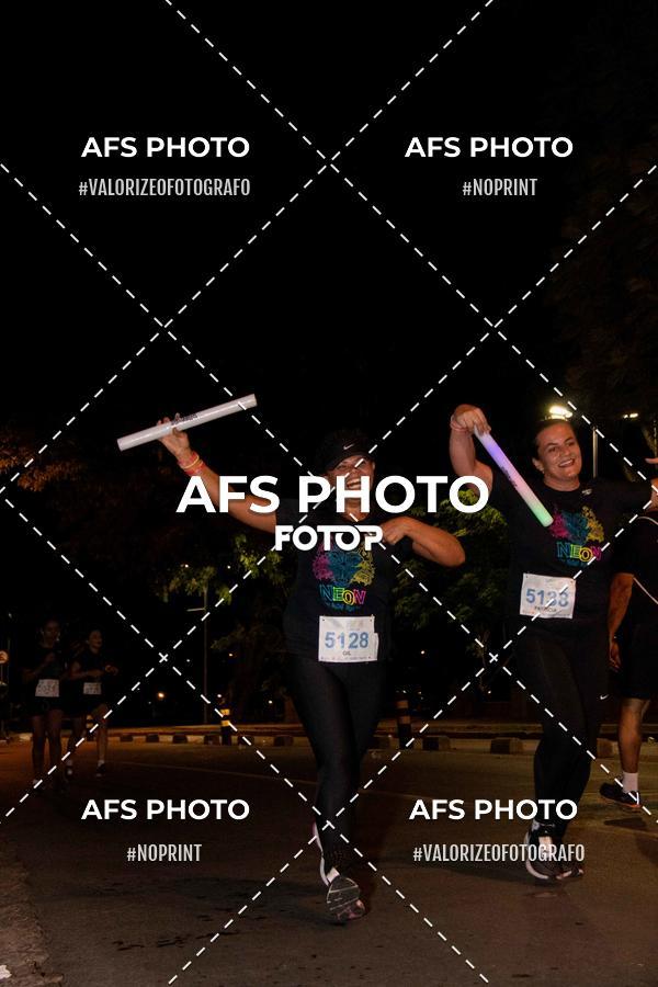 Buy your photos of the eventNeon Night Run 2019 - Belo Horizonte on Fotop