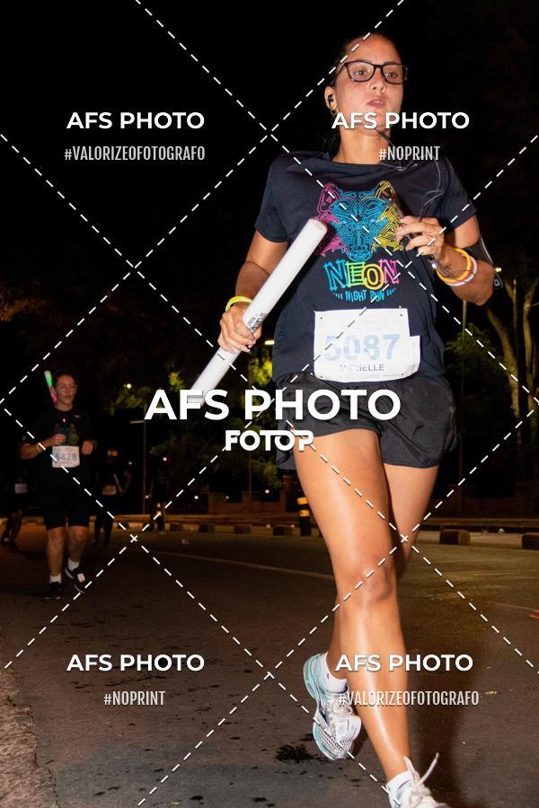 Compre suas fotos do eventoNeon Night Run 2019 - Belo Horizonte no Fotop