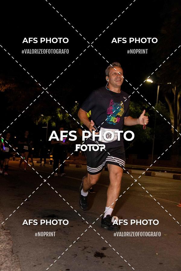 Compre suas fotos do eventoNeon Night Run 2019 - Belo Horizonte no Fotop