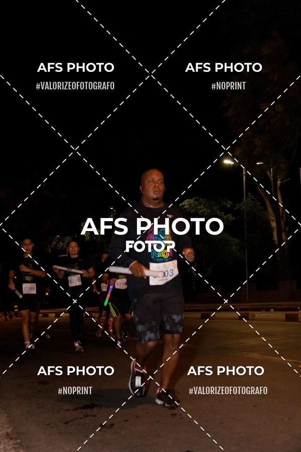 Compre suas fotos do eventoNeon Night Run 2019 - Belo Horizonte no Fotop