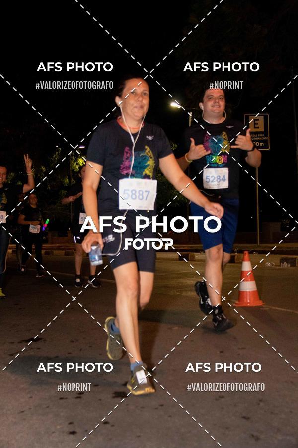 Compra tus fotos del eventoNeon Night Run 2019 - Belo Horizonte En Fotop