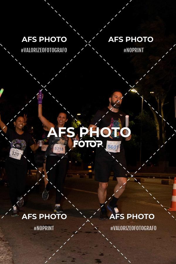 Compra tus fotos del eventoNeon Night Run 2019 - Belo Horizonte En Fotop