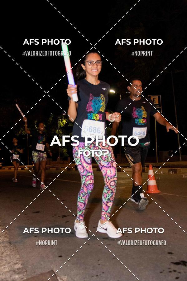 Buy your photos of the eventNeon Night Run 2019 - Belo Horizonte on Fotop