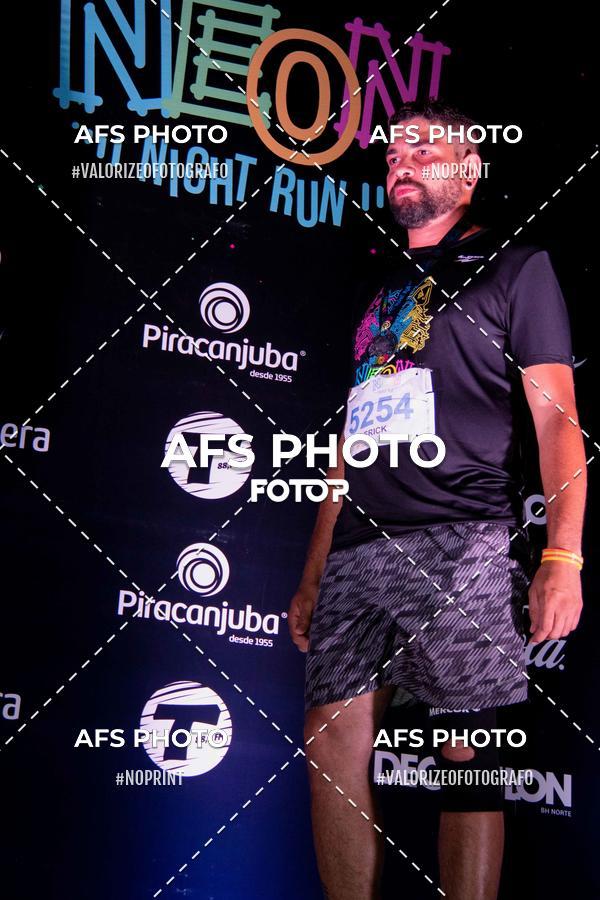 Compra tus fotos del eventoNeon Night Run 2019 - Belo Horizonte En Fotop