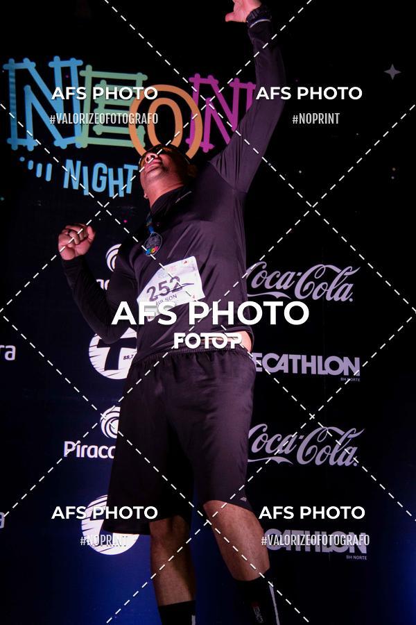 Compra tus fotos del eventoNeon Night Run 2019 - Belo Horizonte En Fotop