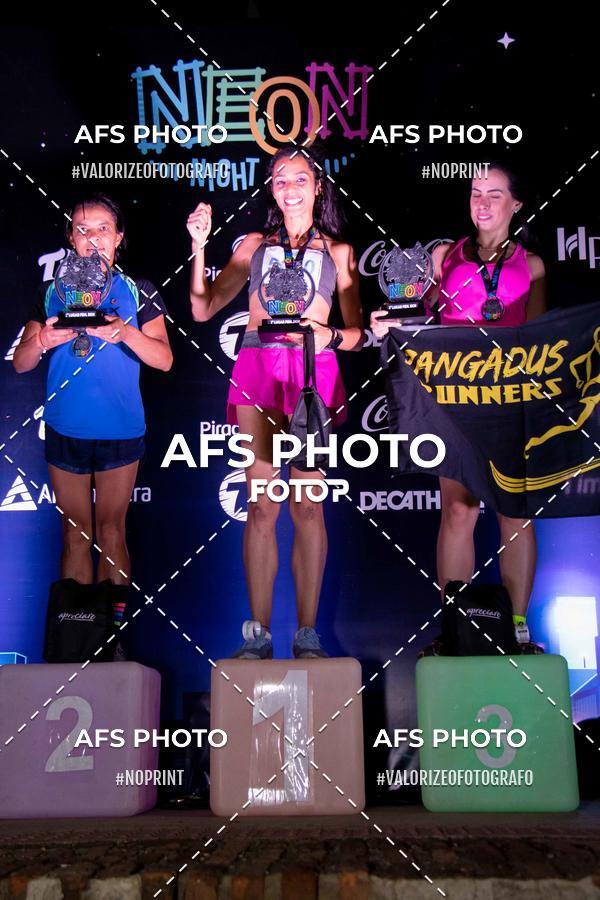 Achetez vos photos de l'vnementNeon Night Run 2019 - Belo Horizonte sur Fotop