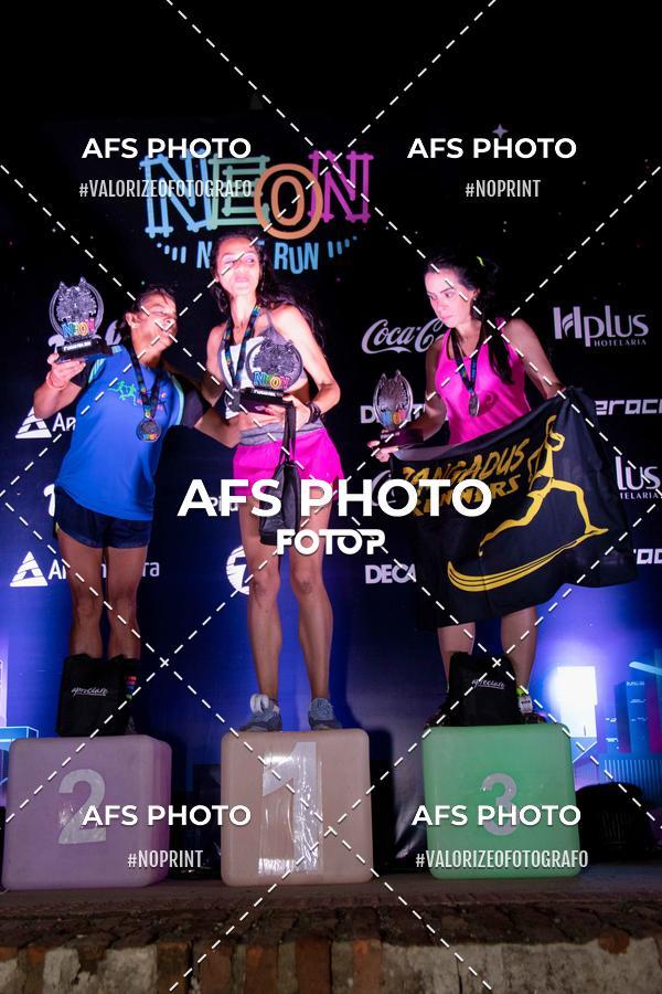 Achetez vos photos de l'vnementNeon Night Run 2019 - Belo Horizonte sur Fotop