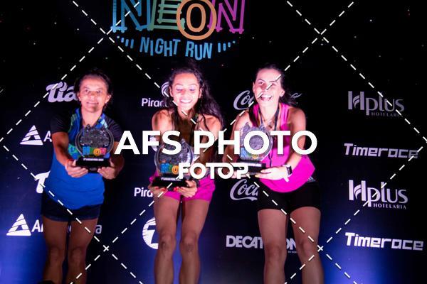 Achetez vos photos de l'vnementNeon Night Run 2019 - Belo Horizonte sur Fotop