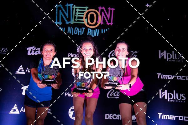Achetez vos photos de l'vnementNeon Night Run 2019 - Belo Horizonte sur Fotop