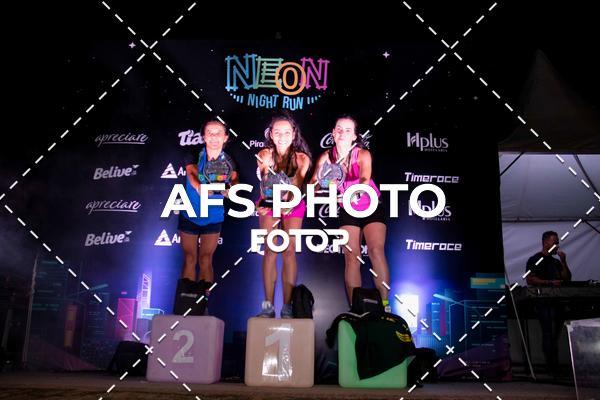 Achetez vos photos de l'vnementNeon Night Run 2019 - Belo Horizonte sur Fotop
