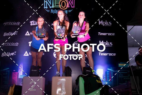 Achetez vos photos de l'vnementNeon Night Run 2019 - Belo Horizonte sur Fotop