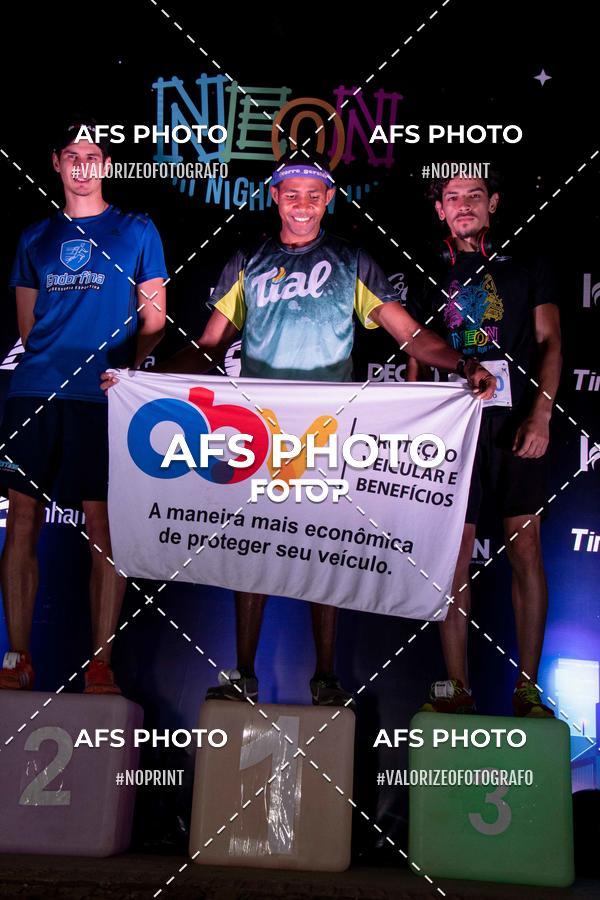 Achetez vos photos de l'vnementNeon Night Run 2019 - Belo Horizonte sur Fotop