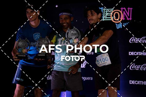 Achetez vos photos de l'vnementNeon Night Run 2019 - Belo Horizonte sur Fotop