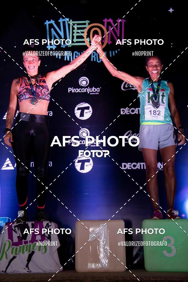 Achetez vos photos de l'vnementNeon Night Run 2019 - Belo Horizonte sur Fotop