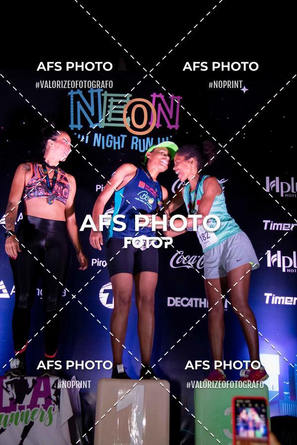 Achetez vos photos de l'vnementNeon Night Run 2019 - Belo Horizonte sur Fotop