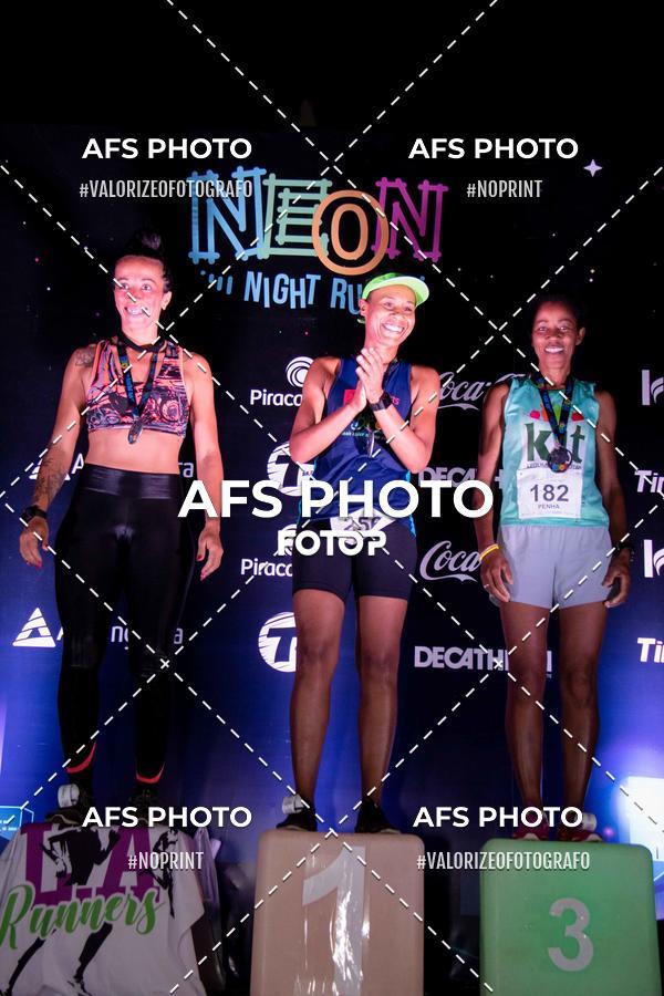 Achetez vos photos de l'vnementNeon Night Run 2019 - Belo Horizonte sur Fotop