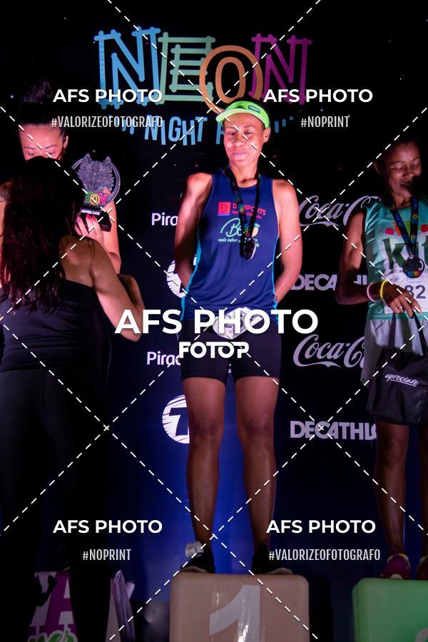 Achetez vos photos de l'vnementNeon Night Run 2019 - Belo Horizonte sur Fotop