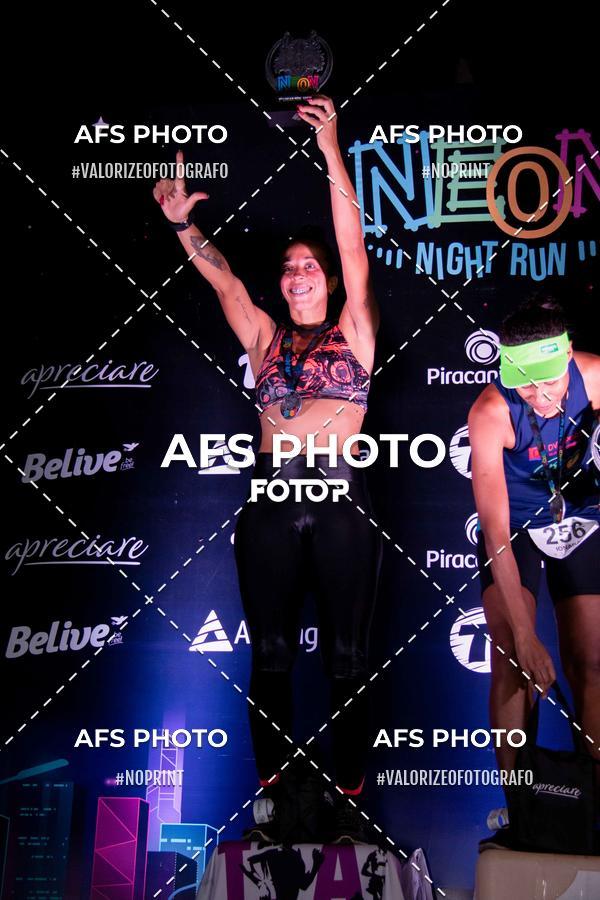 Achetez vos photos de l'vnementNeon Night Run 2019 - Belo Horizonte sur Fotop
