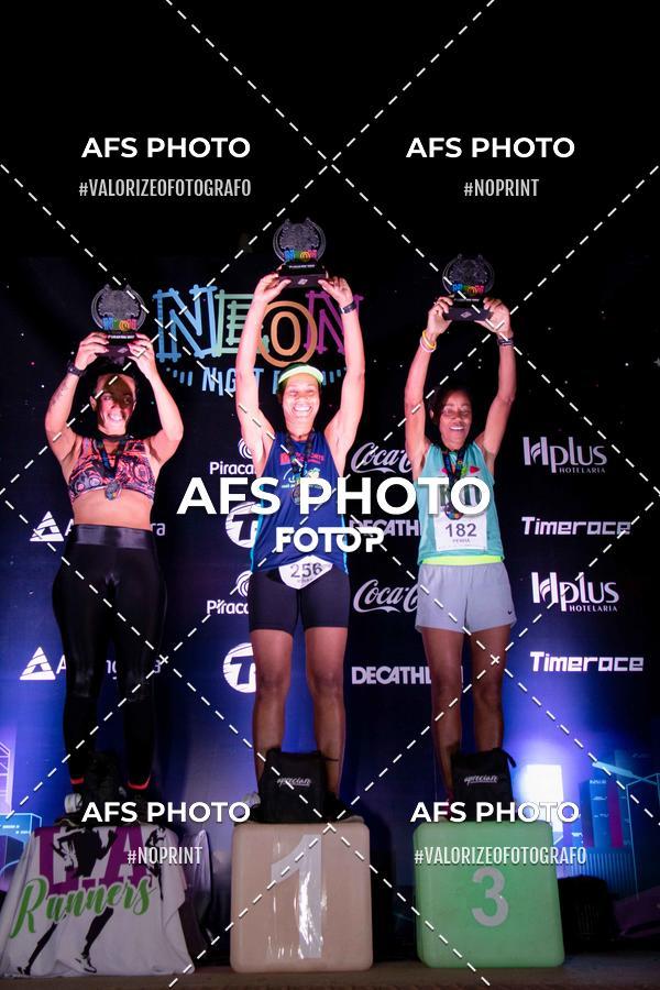 Achetez vos photos de l'vnementNeon Night Run 2019 - Belo Horizonte sur Fotop