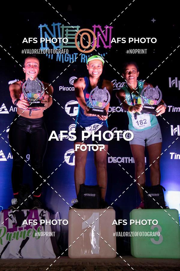 Achetez vos photos de l'vnementNeon Night Run 2019 - Belo Horizonte sur Fotop