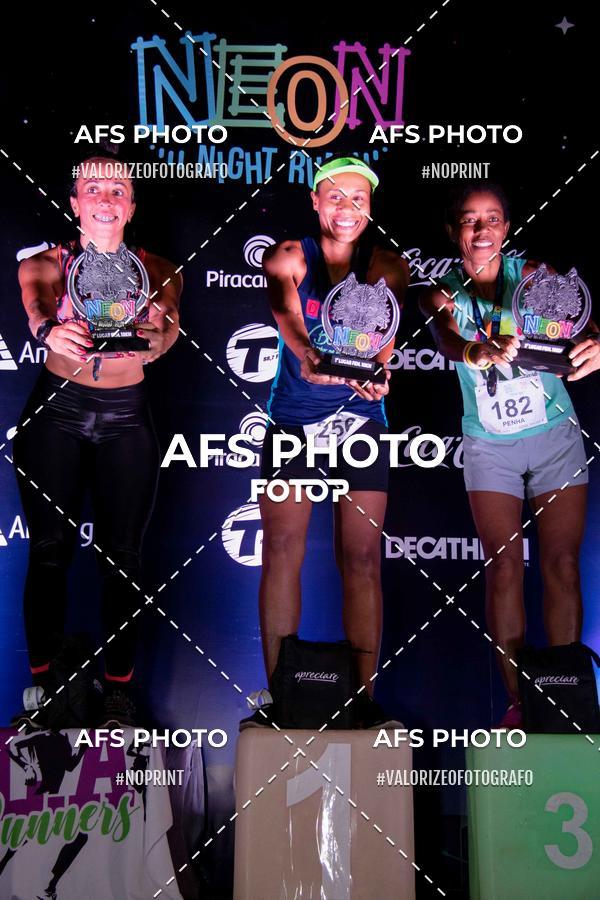 Achetez vos photos de l'vnementNeon Night Run 2019 - Belo Horizonte sur Fotop